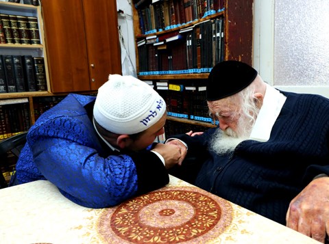 התמונה-האחרונה-של-הרב-חיים-קנייבסקי-זצל.jpg