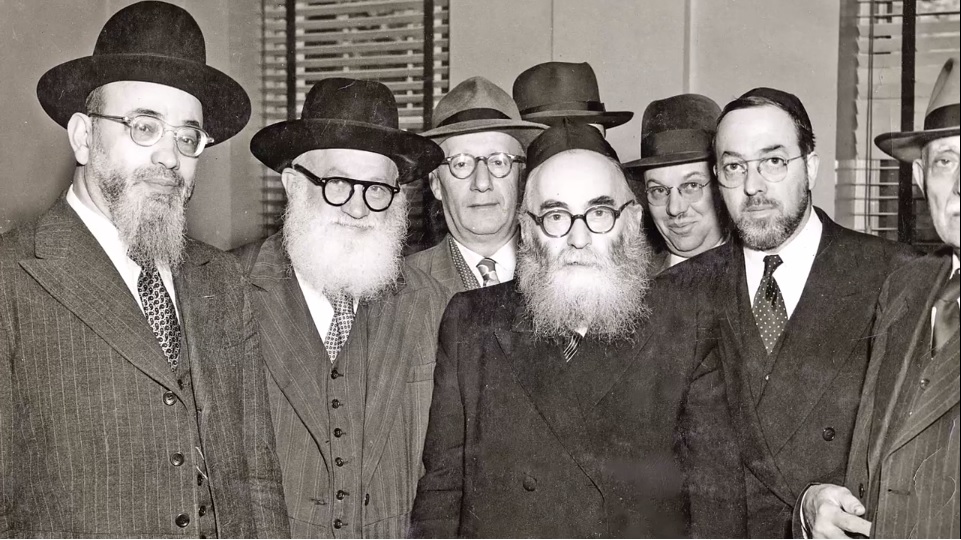 rav ruderman with rabbonim.jpg